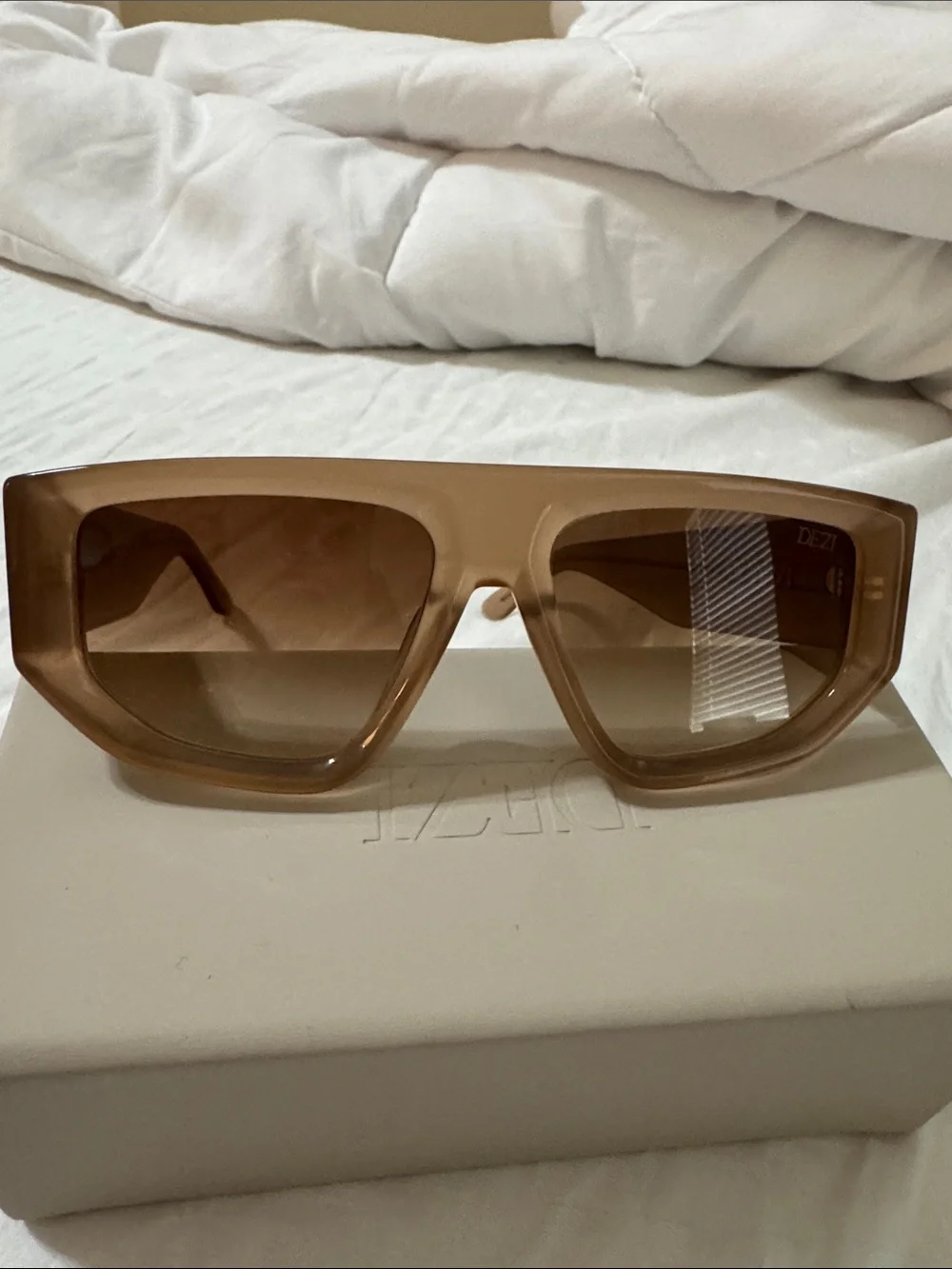 DEZI bold oversized